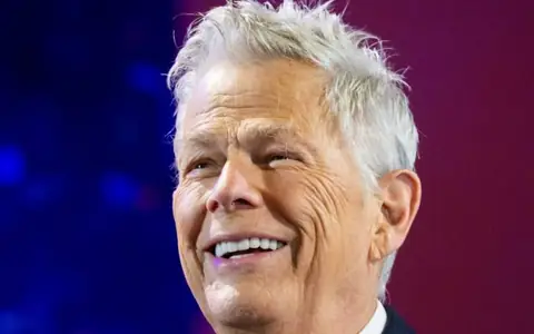 David Foster Breaks Silence on Controversial Red Carpet Moment with Meghan Markle and Prince Harry