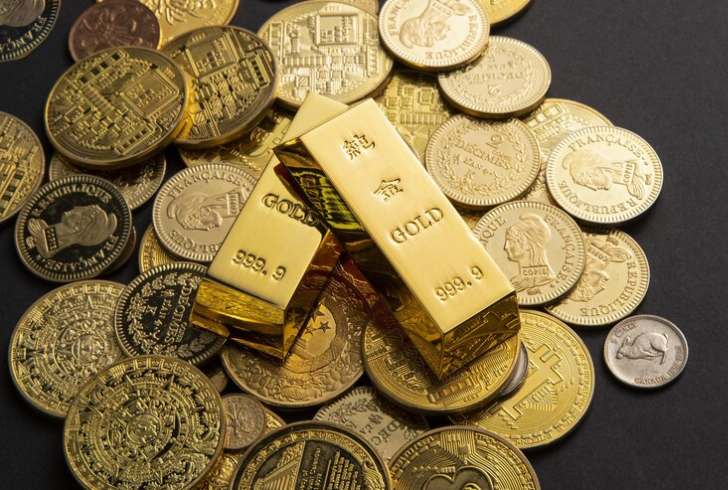 Gold prices drop amid economic uncertainty